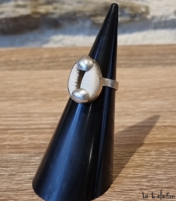 Bague Ethnique Artisanale En Bois Et Coquillage De Mayotte - Taille 52, Neuve Avec étiquettes