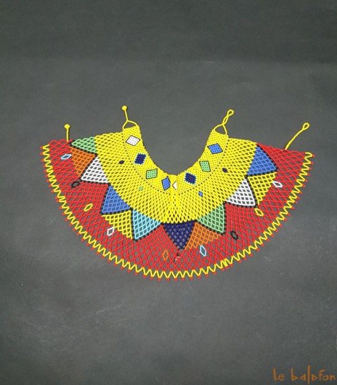 collier plastron perles ethnique Massaï